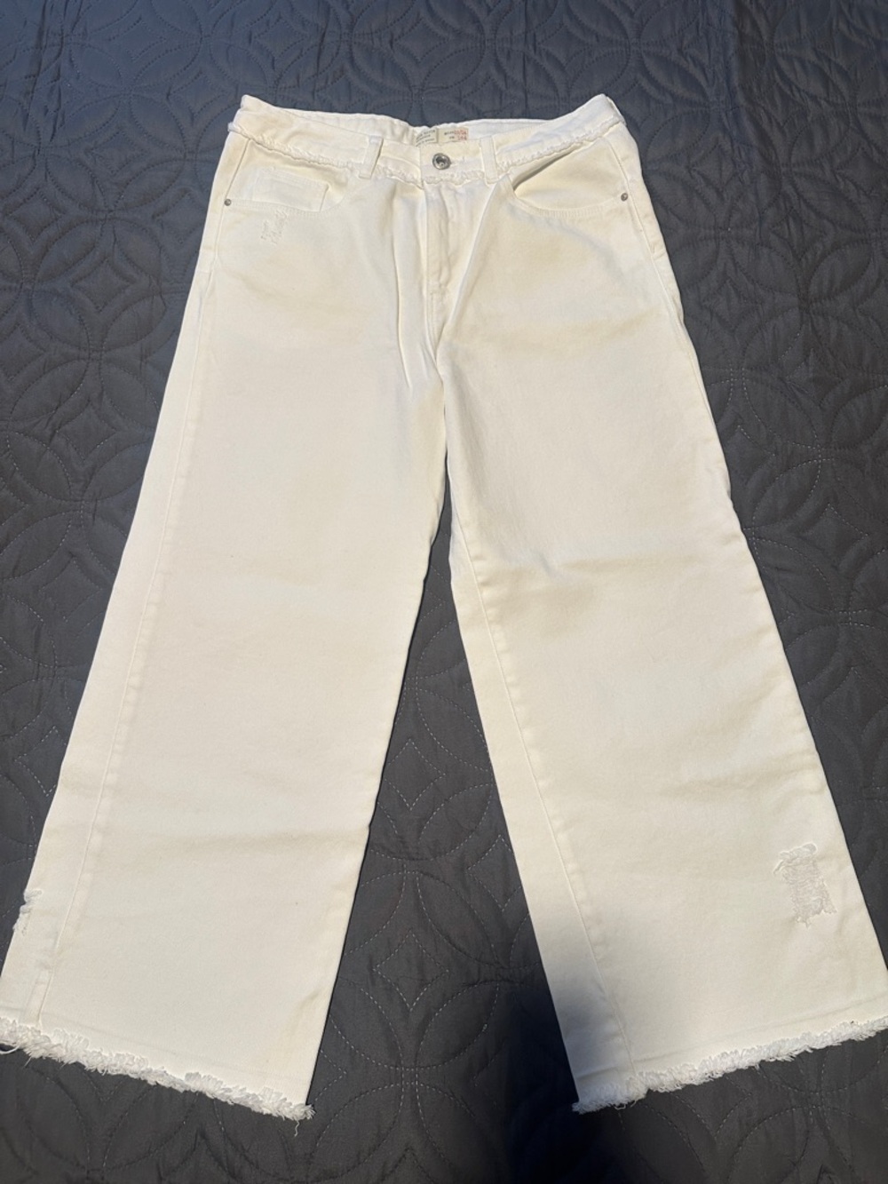 Zara White Wide-Leg Jeans with Frayed Hem